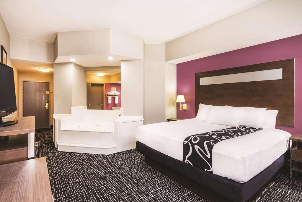 Wingate By Wyndham Memphis East Hotel Room photo