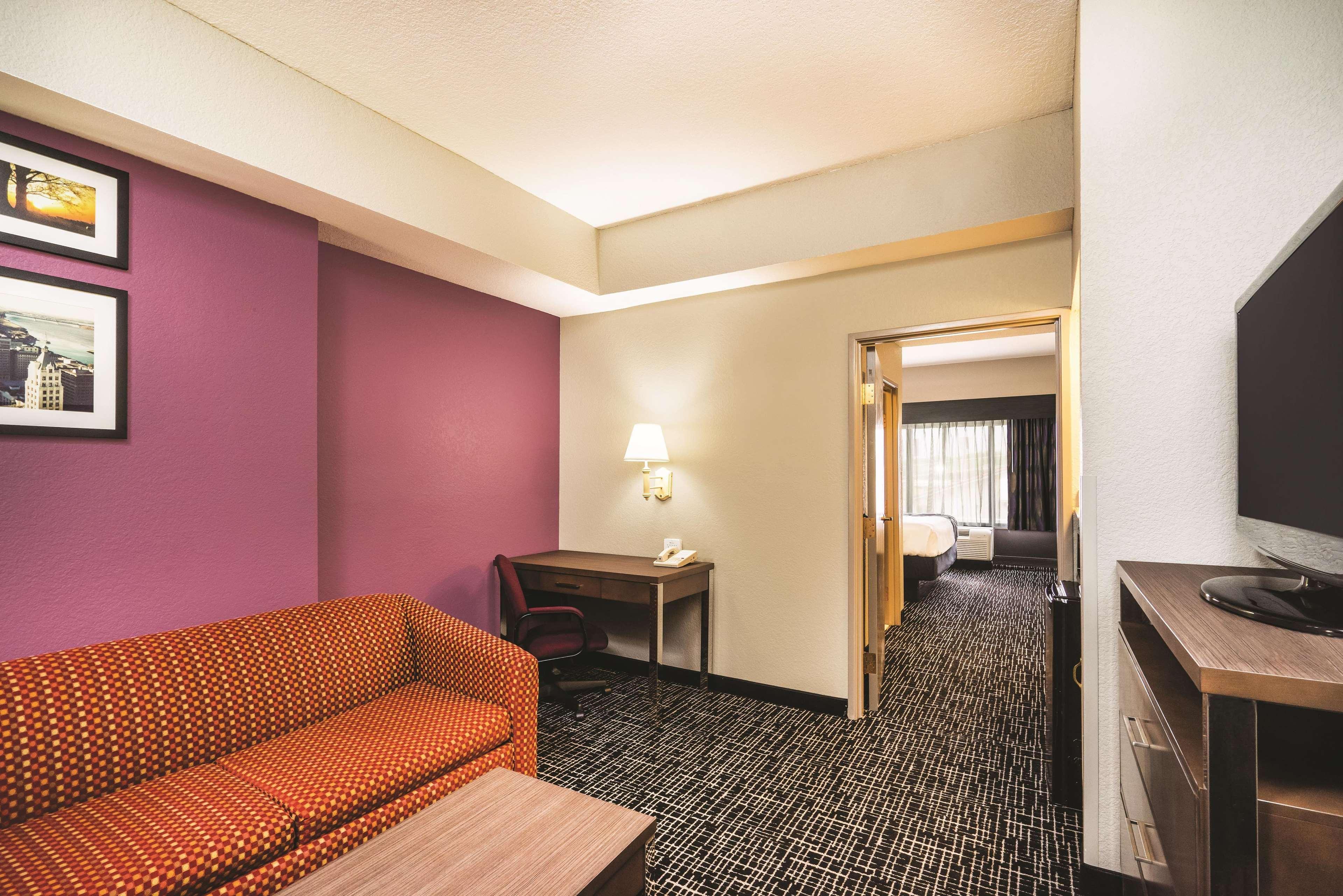 Wingate By Wyndham Memphis East Hotel Exterior photo