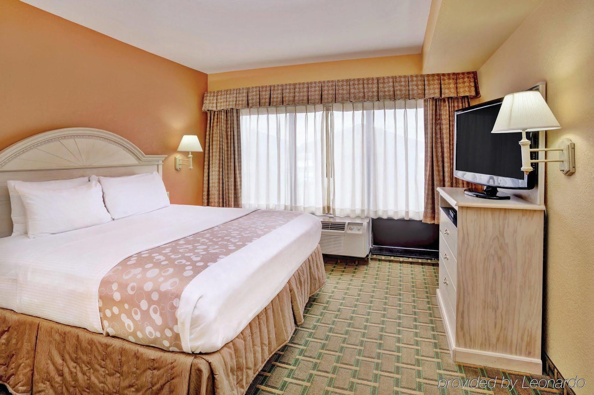 Wingate By Wyndham Memphis East Hotel Exterior photo